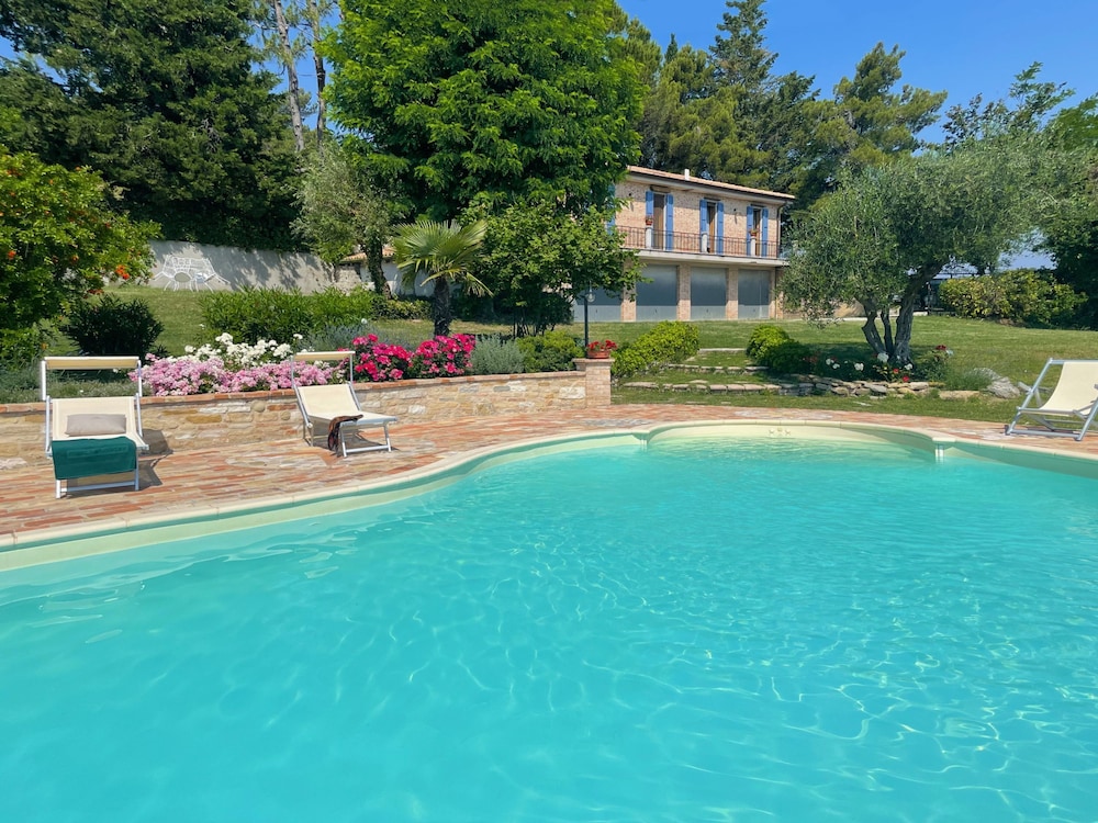 Casa Zefiro 4 by Marche Holiday Villas