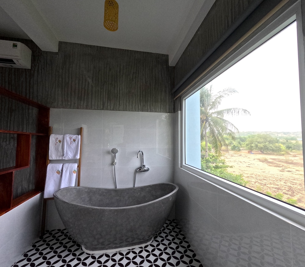 Charm Hon Rom Villas Resort