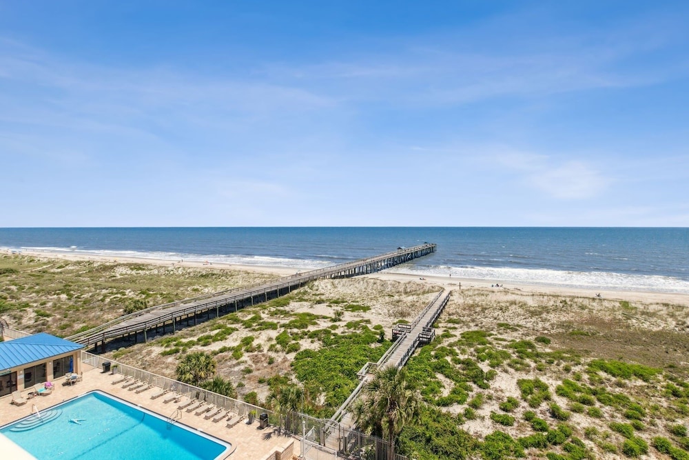 663 Amelia By The Sea 2 Bedroom Condo