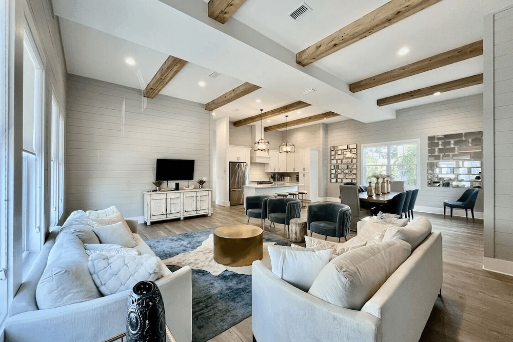 Casa d' Azure by Avantstay Sleeps 18, Private Pool, Golf Cart Included