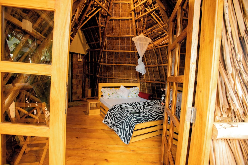 SERE ADVENTURE SAFARI view 3