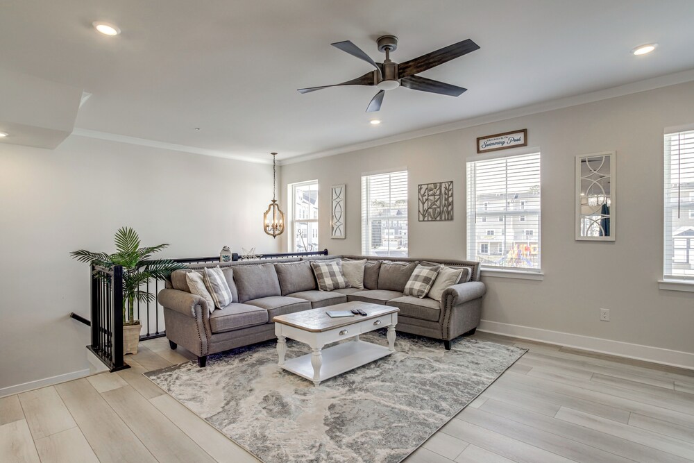 4 Mi to Ocean City Beach: Large Family Townhome
