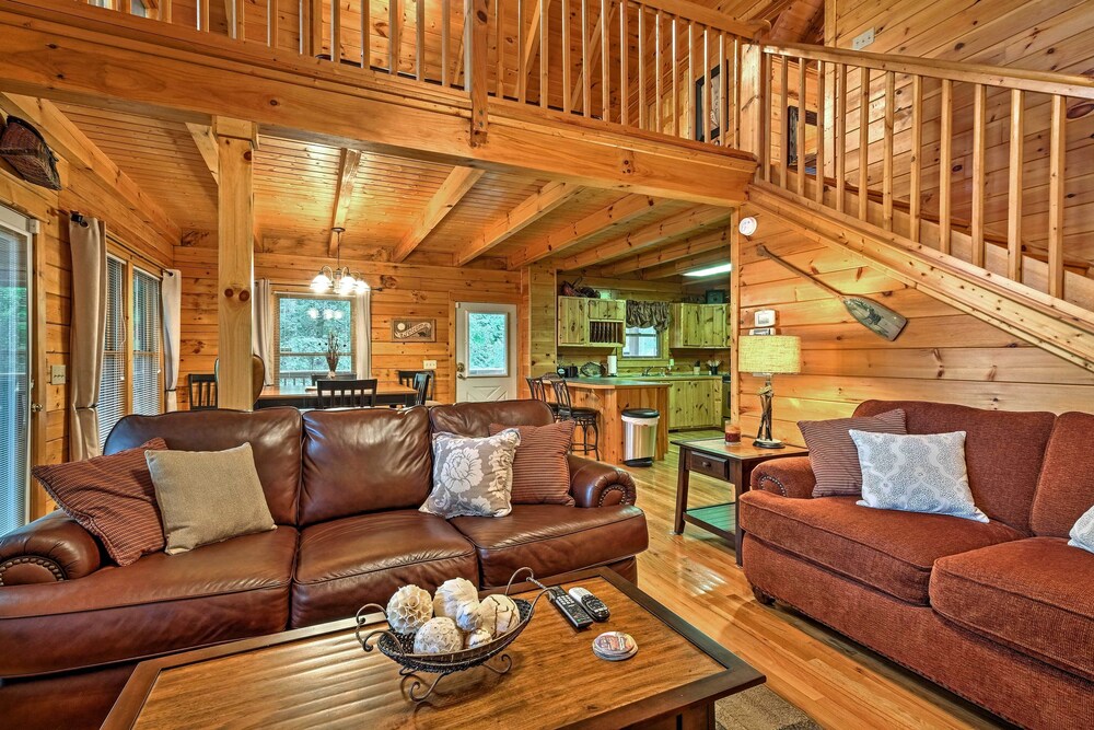 Pigeon Forge Cabin w/ Hot Tub, Grill & Pool Table! view 2