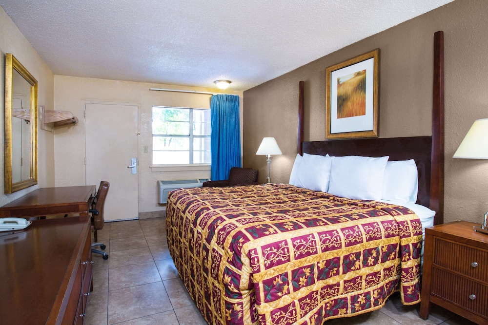 Knights Inn Orlando