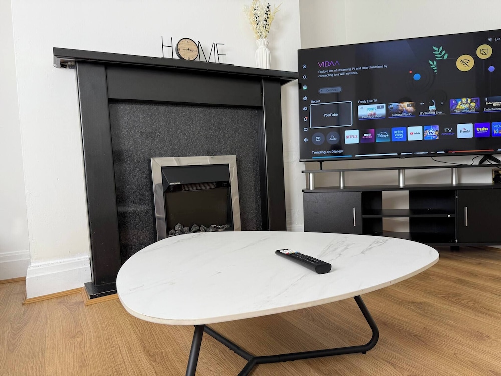 Urban Calm Spacious 3-bed Home With Free Parking