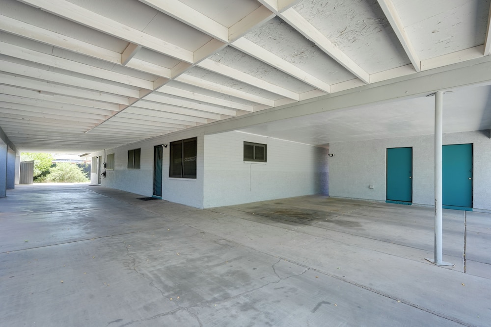 3 Mi to Roosevelt Row Arts District: Apt w/ Patio