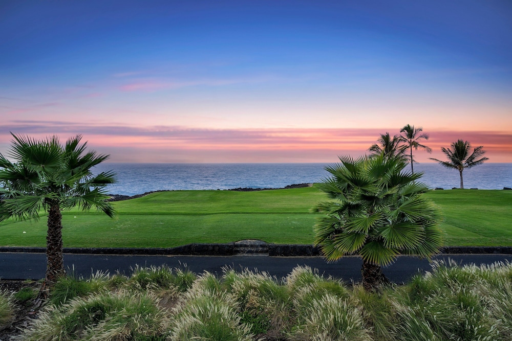 Unbelievable Ocean Front View w Pool - AC - Outdoor Seating!- Vrkcv
