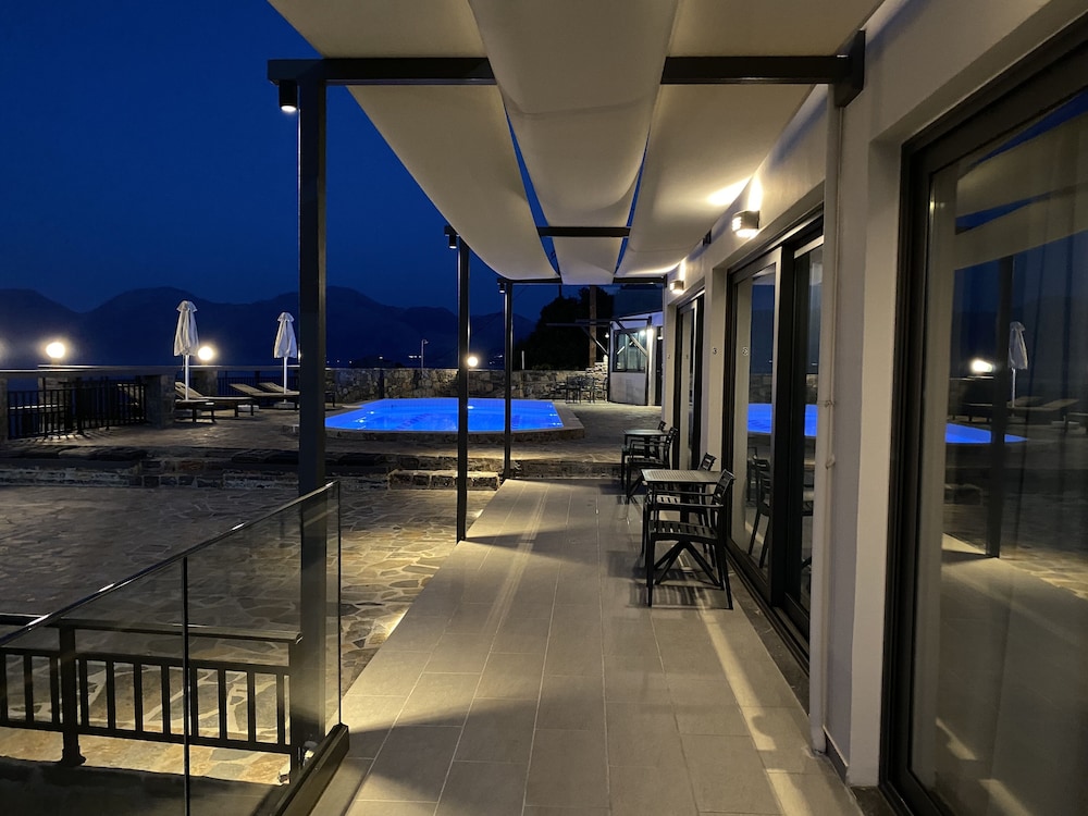 Ostria Apartments