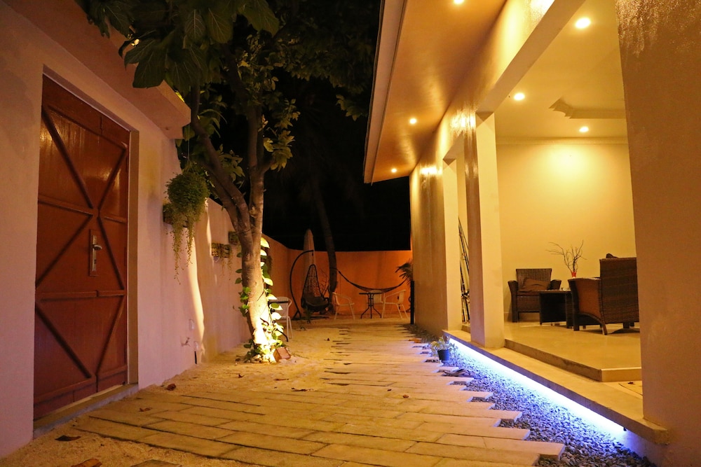Omadhoo Inn