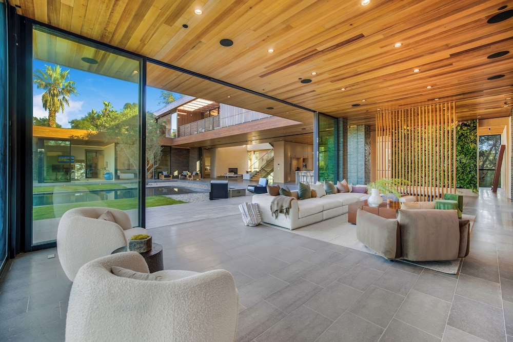 Oak Pass Manor: Indoor-outdoor Luxury With Pool, Sauna & Panoramic Views