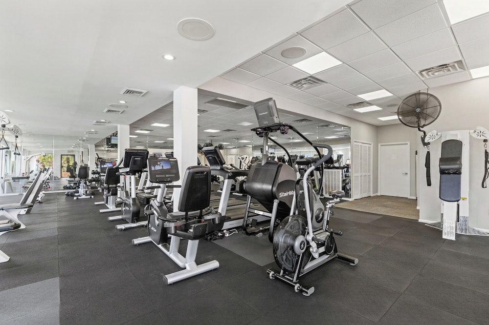 One More Round! 3BR 3BA Sleeps 10! 11 Pools! Golf Courses! Tennis Courts!