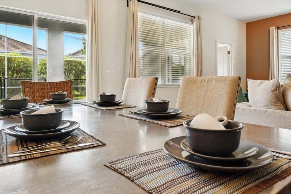 Exceptional Quality Private Pool Home 6 Bedroom Villa