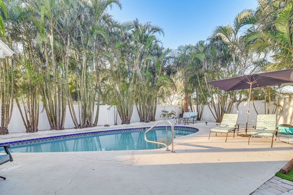 2 Mi to Beach: Home w/ Pool, Grill & More in Largo