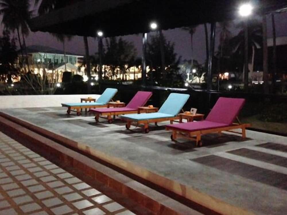 Suwan Driving Range and Resort