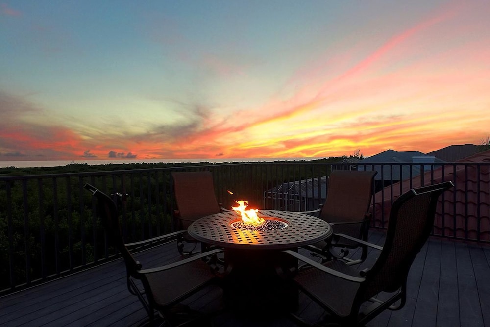 SPIN516 5 Bedroom Holiday Home by Marco Naples Vacation Homes