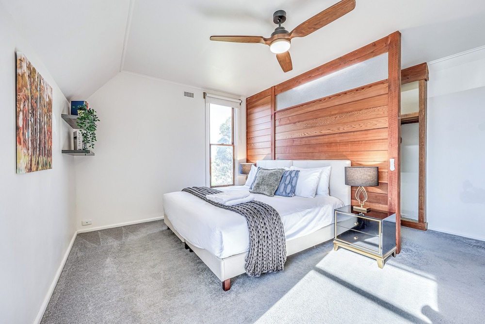 StayAU Private Two-Storey 6 Beds House Wendouree