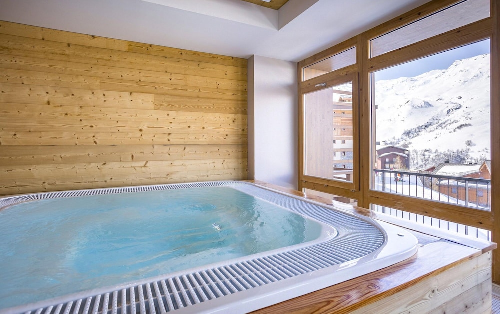 Apartment in Les Menuires With Spa Access