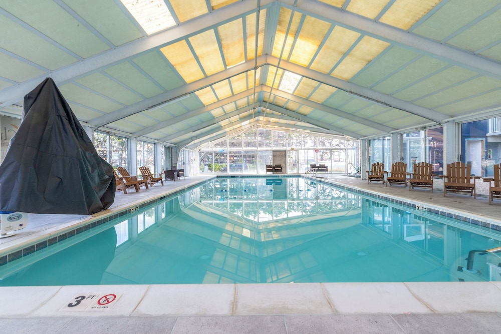 Bay Club Resort by Coolvacay
