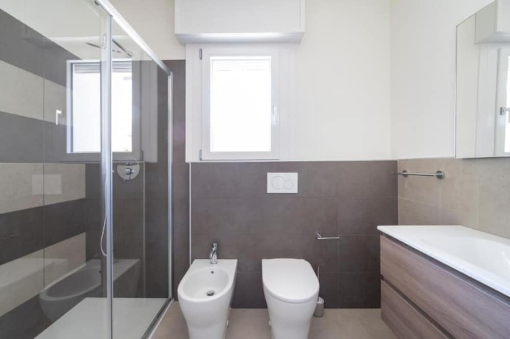 Newly Renovated Modern two Room Apartment