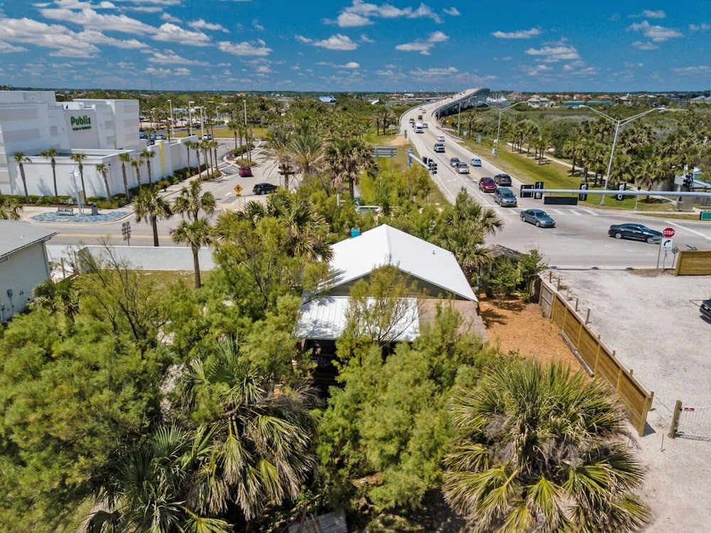 Marvelous Mermaid Beach Bungalow Dog-friendly