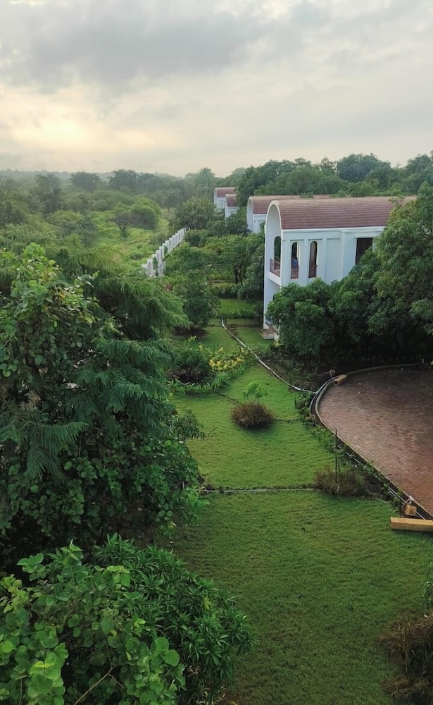 Le Casa Lion Resort - A Premium Resort In Sasan Gir