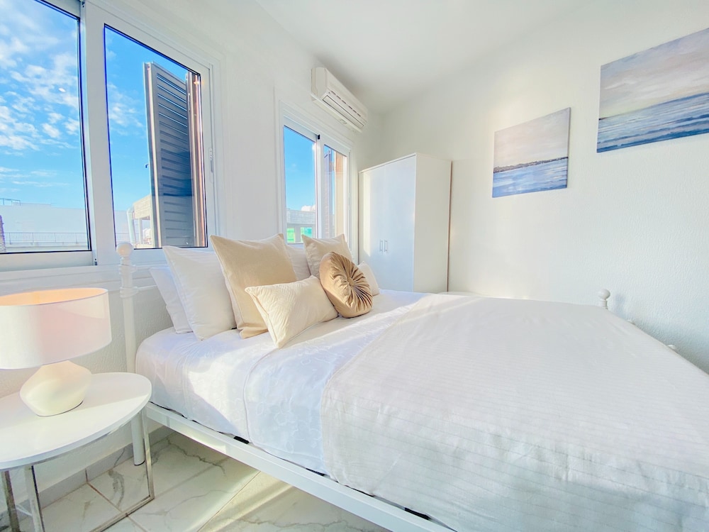 Phaedrus Living Luxury Flat Lighthouse75 view 2