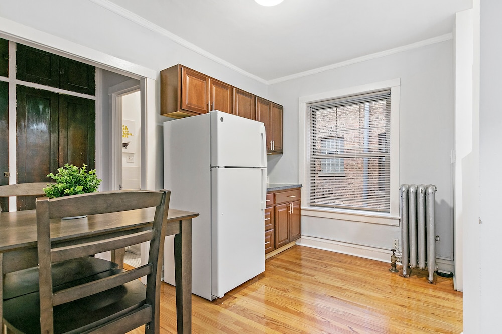 Cozy Getaway 1BR Apt - Mfield E2