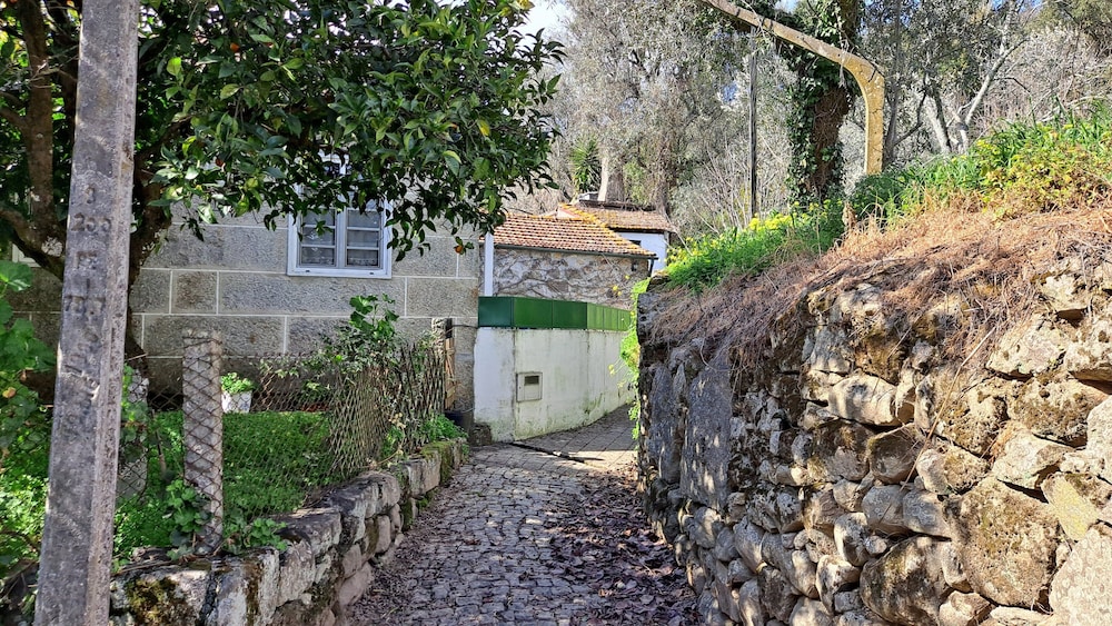 Charming 2-bed Cottage in Santa Marinha do Zezere view 2