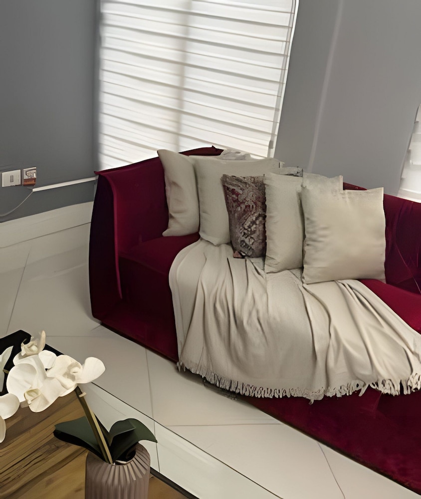 Casa com piscina 5 suites 1 quarto e AC