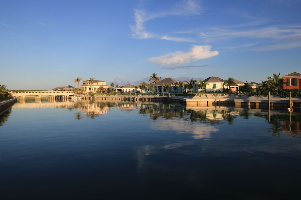 The Sandpiper Inn & Cottages