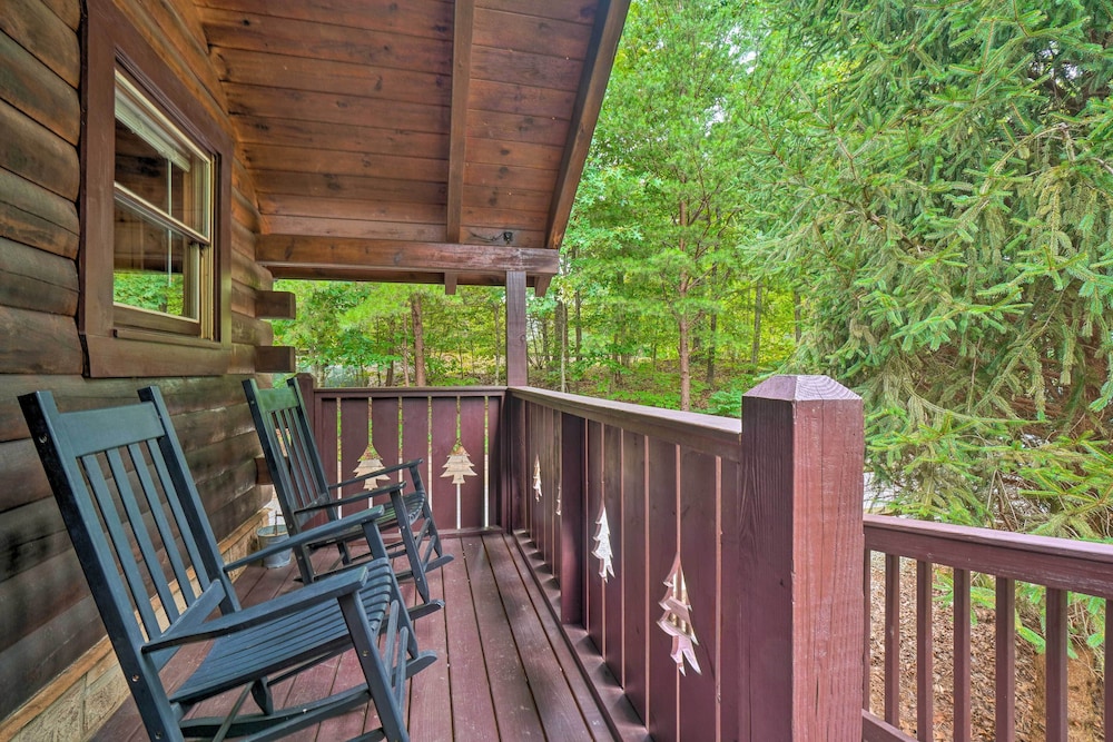 'mountain Dream Cabin' w/ Deck, 7 Mi to Gatlinburg view 5