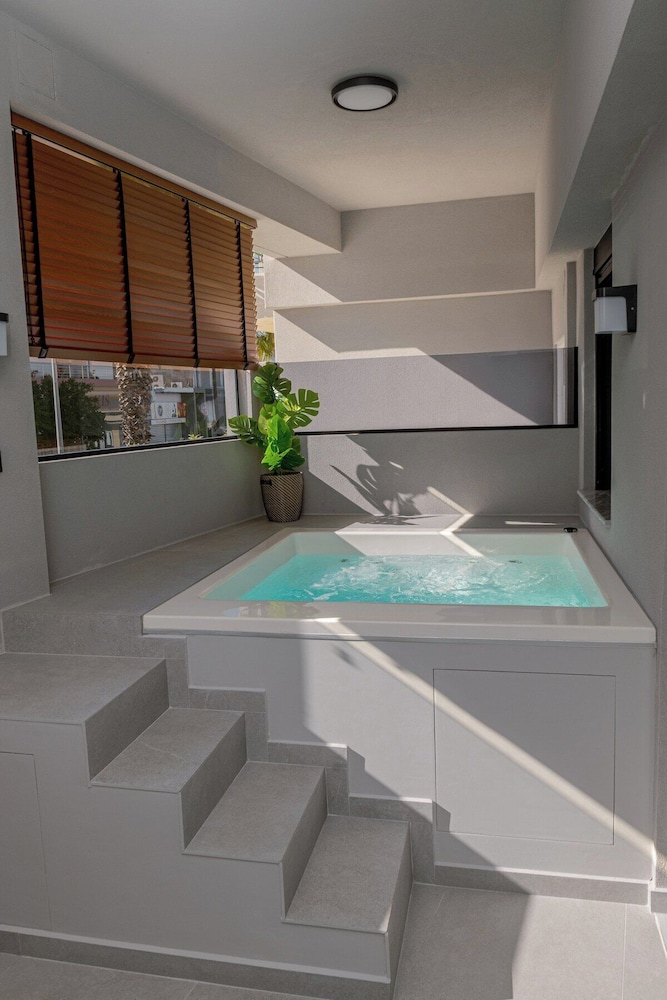 G B Urban Spa by Cretanhouses