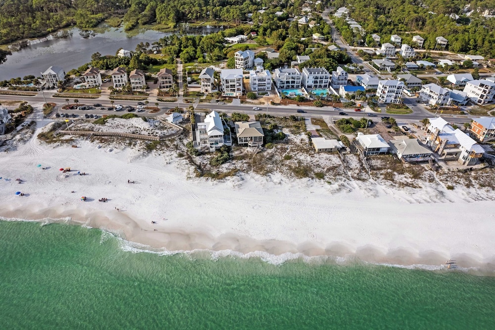 30A Beach Getaway by Avantstay Gulf Views + Pool Golf Cart + Bonfires
