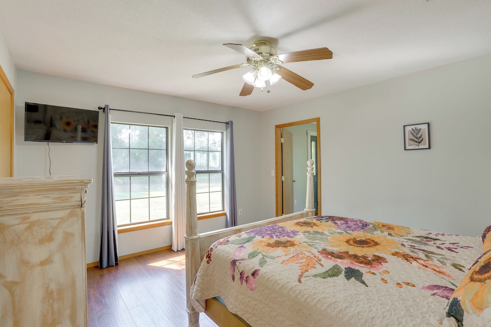 Wraparound Porch: Toledo Bend Reservoir Retreat!