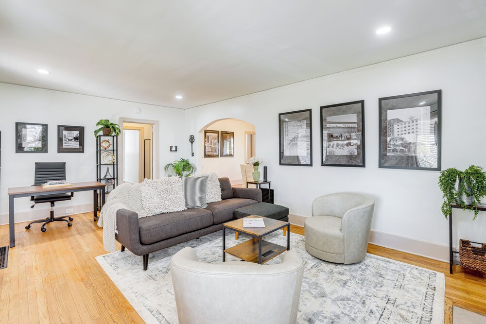 Walk to Amphitheater & Stadium: Home w/ Deck!