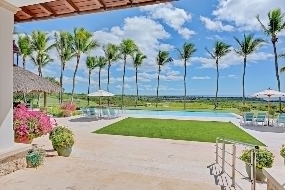 Magnificent Eight Bedroom Holiday Home