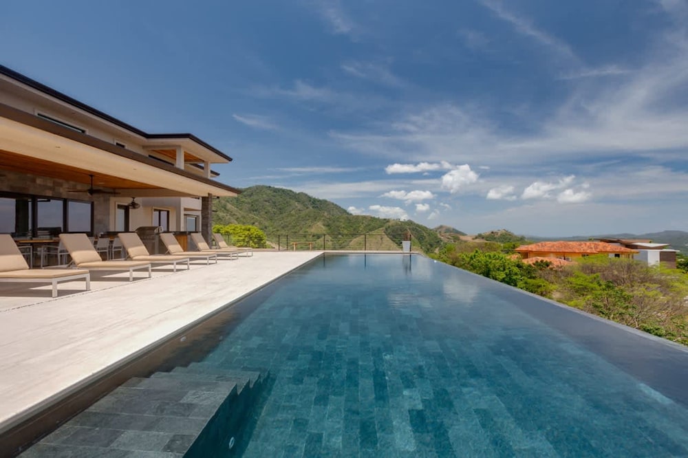 w Breathtaking 9BR Villa in Costa Rica