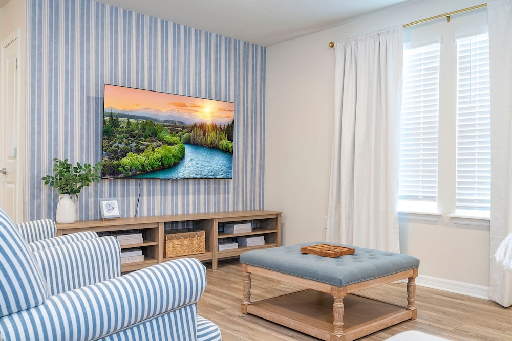 Stunning 5-bedroom Retreat in Windsor Island Resort