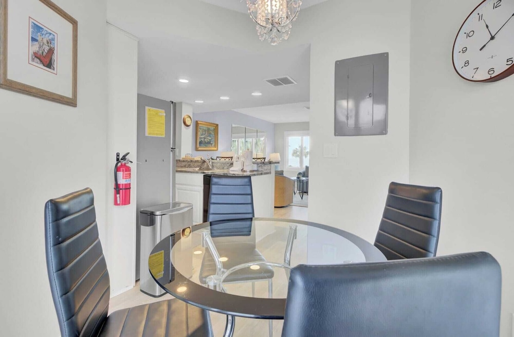 202 D Port O Call by Avantstay Beach Condo