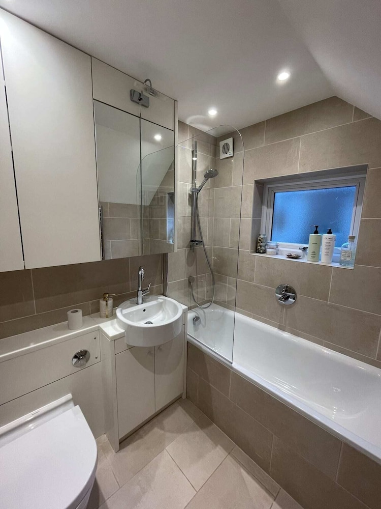 Vibrant & Beautifully Decorated 1BD Flat Brixton!