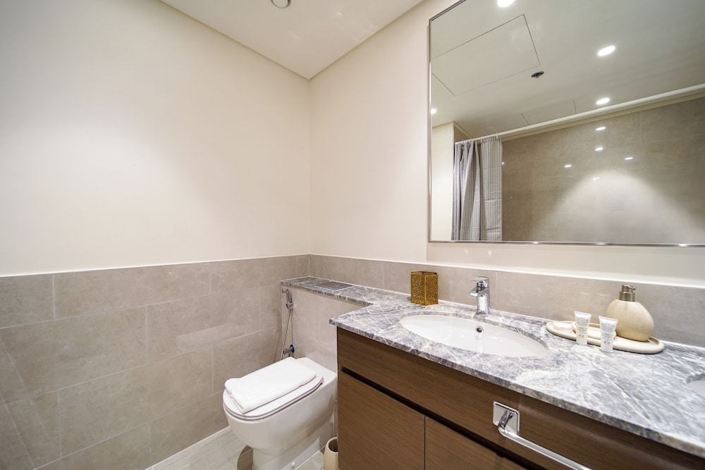 PVH - Opulent 2BR in Forte Tower 1