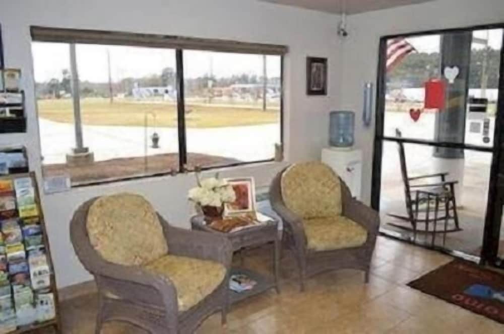 Hammond Vacations - Stay Express Inn Hammond - Property Image 3