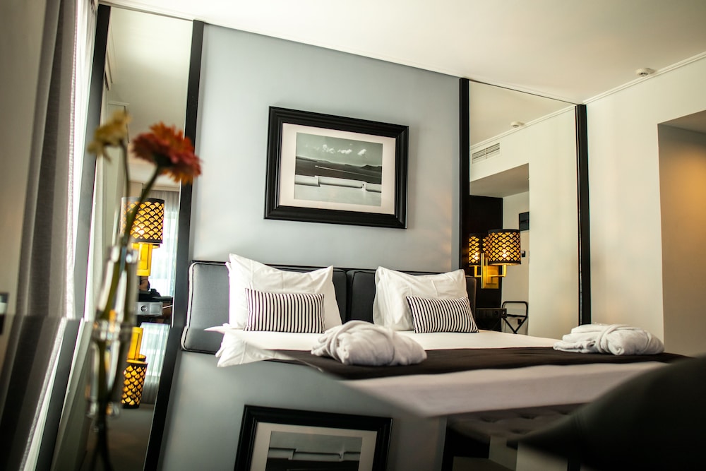 Athenian Riviera Hotel & Suites 16