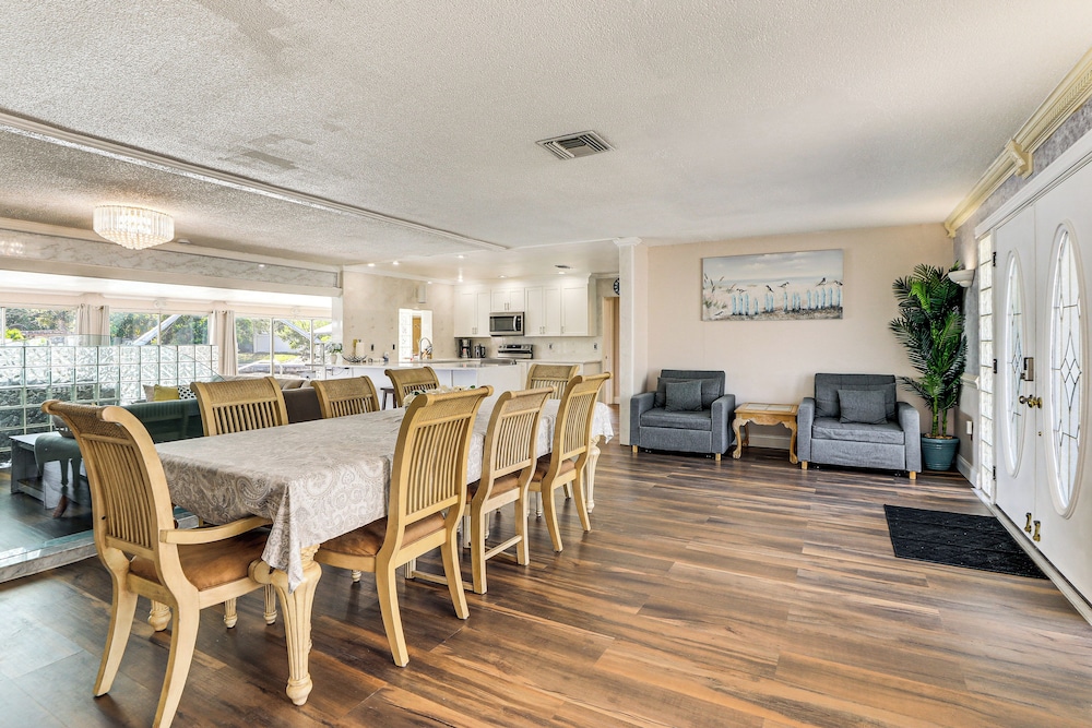 Furnished Sunroom w/ TV! Canal-front Bradenton Gem