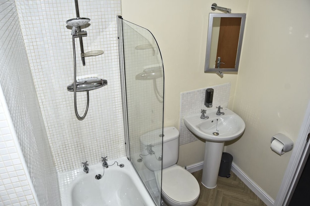Warrington Suites by Relax Stays