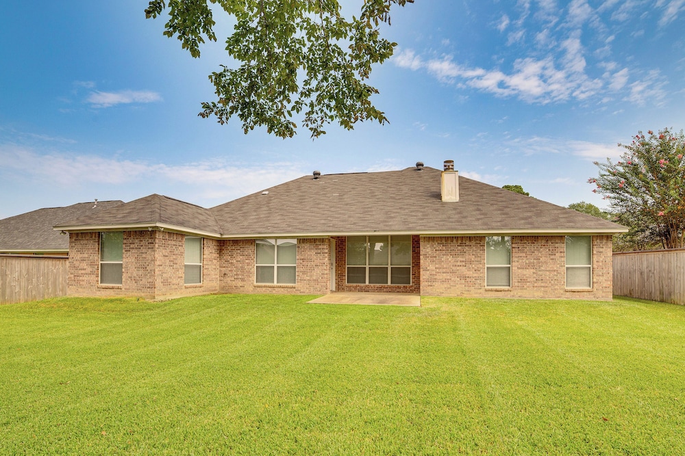8 Mi to Lake Palestine: Peaceful Family Retreat