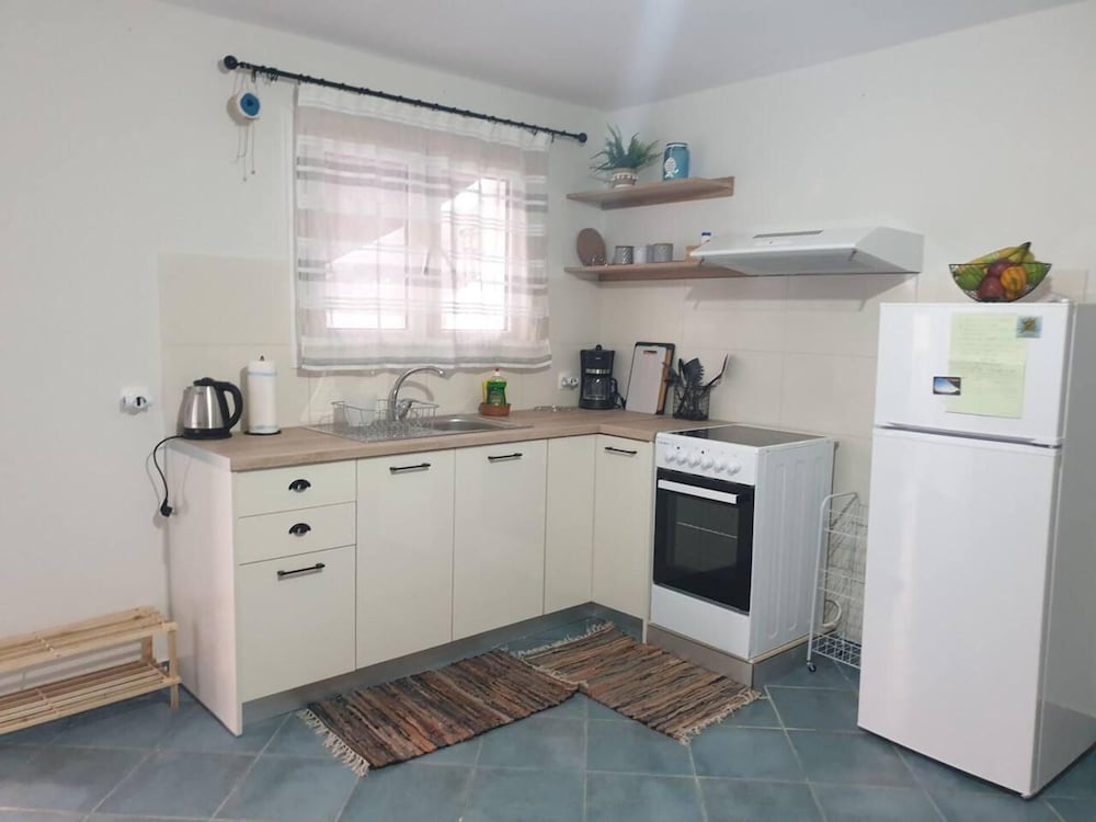 Beachside Retreat - Sleeps 4, Terrace & Views view 4