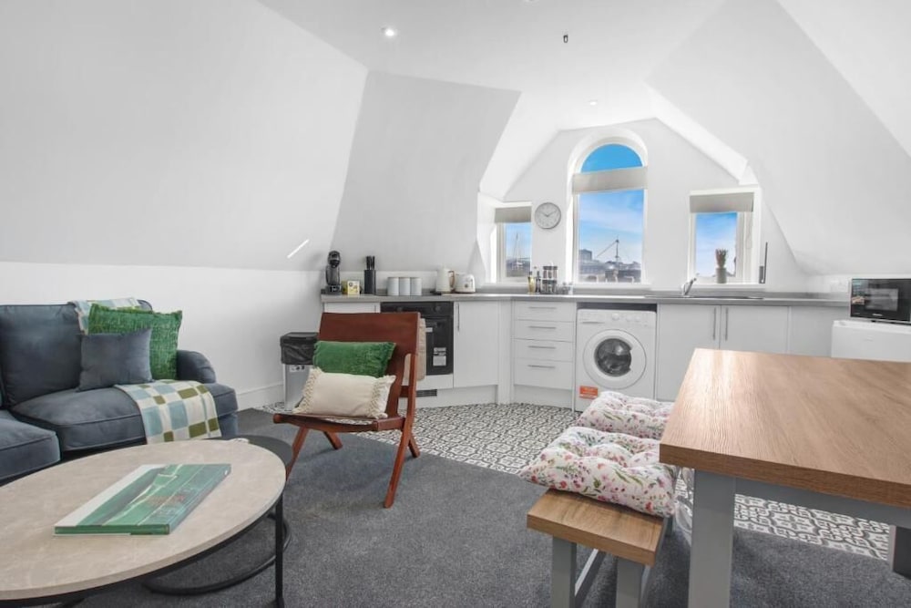 Cardiff City Base Modern 2-bed Apartment