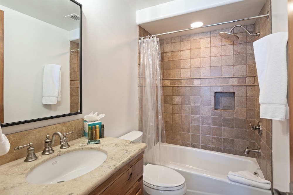 Grand Lodge - Penthouse #505 - Ski-in/ski-out 5 Bedroom Condo
