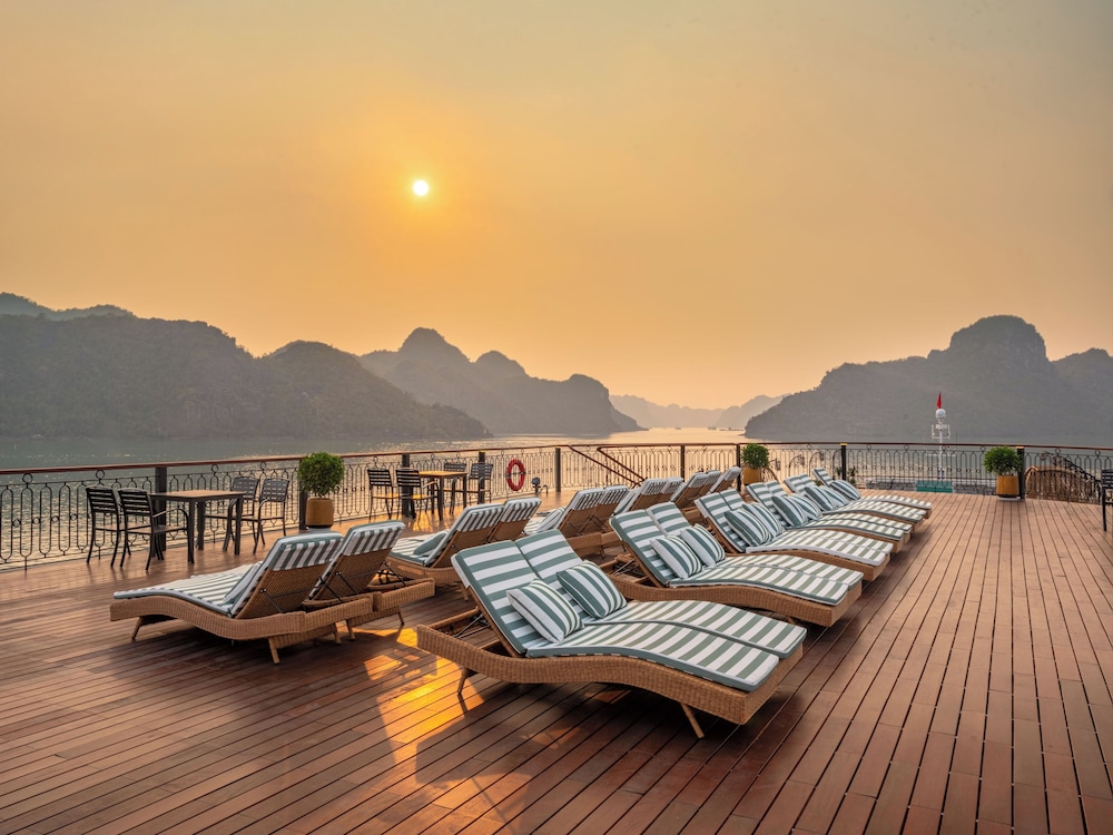 Indochine Grand Lan Ha Bay